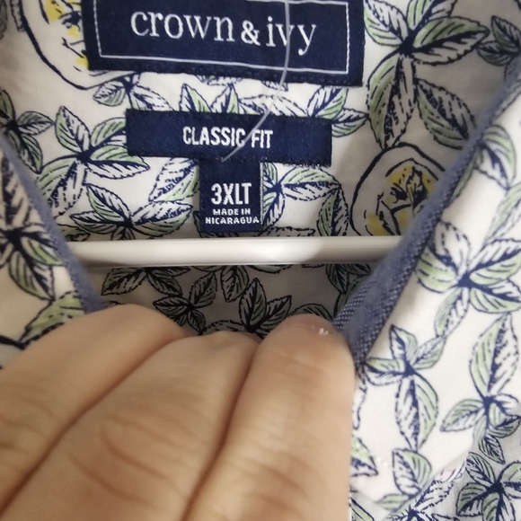 Crown & Ivy Floral Leaf Shirt - Picture 3 of 4